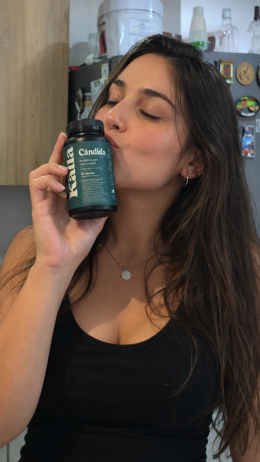 Clienta de Källa con su frasco